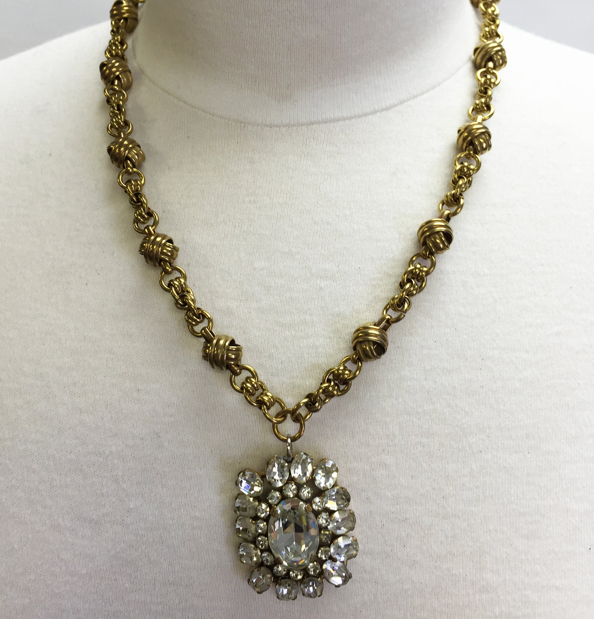Crystal Vintage  Pendant Necklace - Y Round