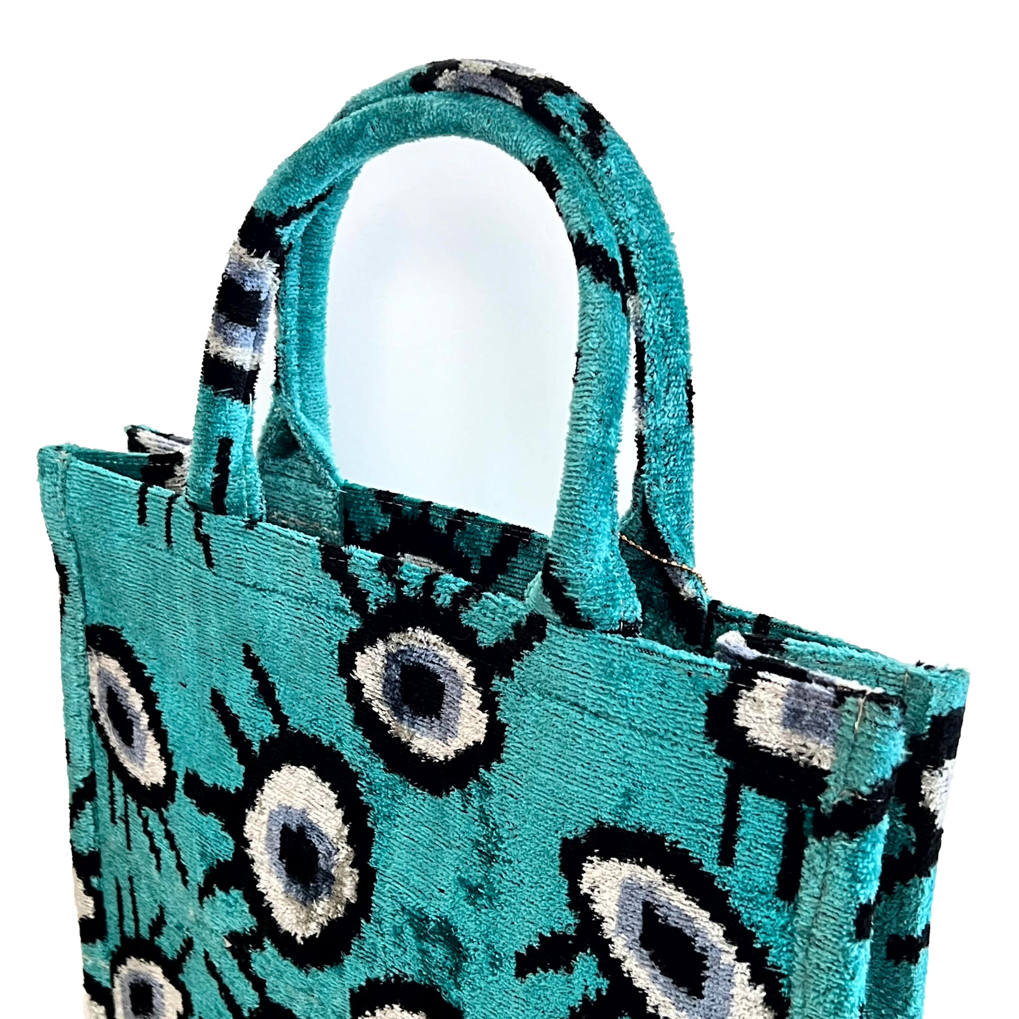 ikat bag: May 2022